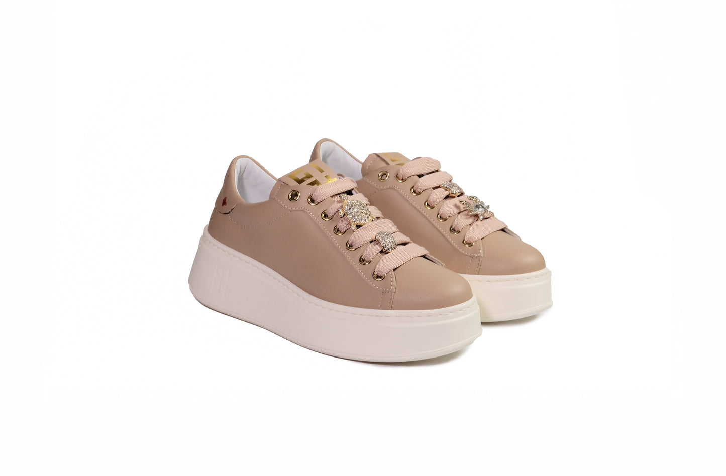 Sneakers in pelle nocciola e charms sui lacci “Gio+”