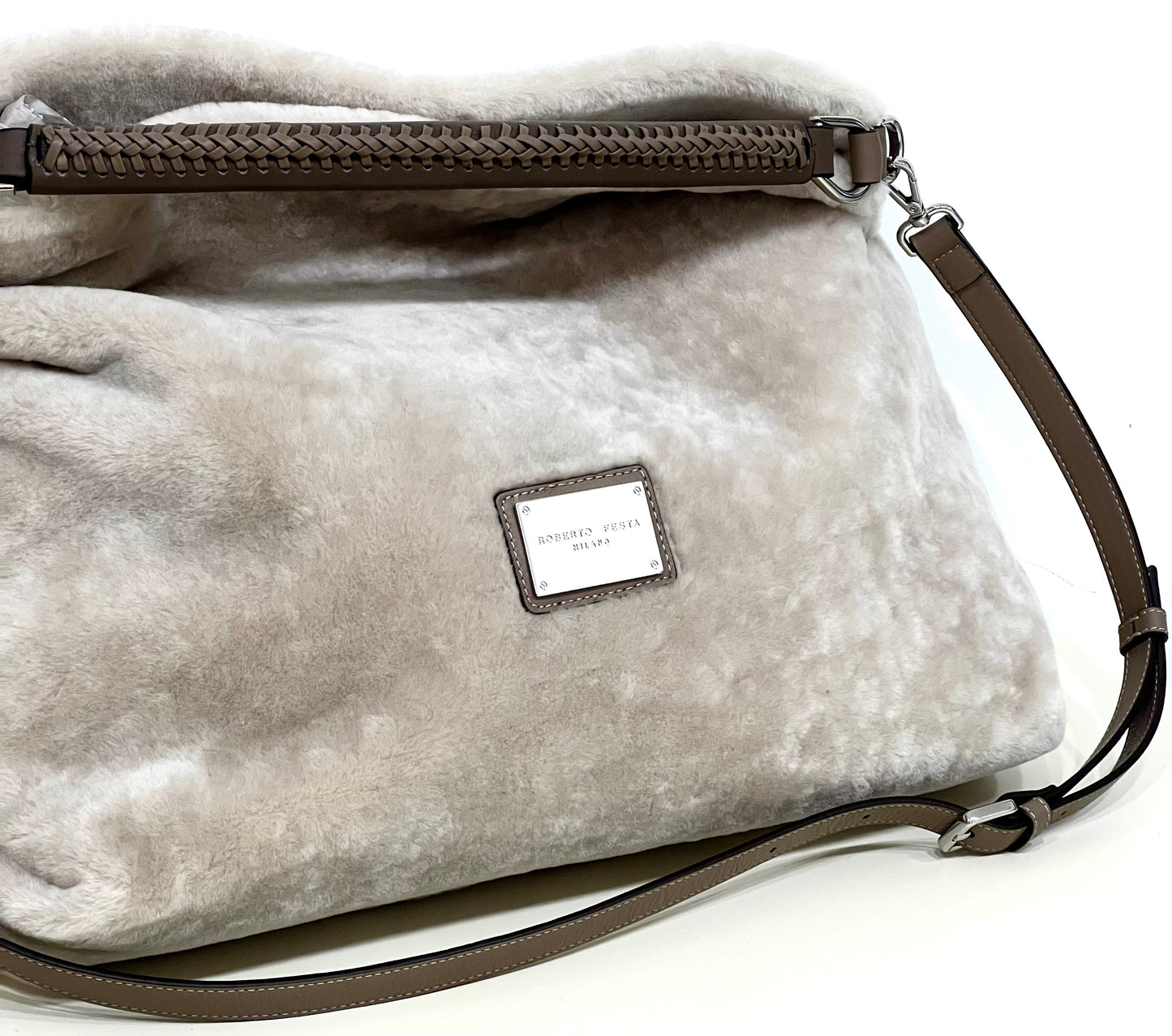 Borsa a spalla in montone grigio chiaro “Roberto Festa”