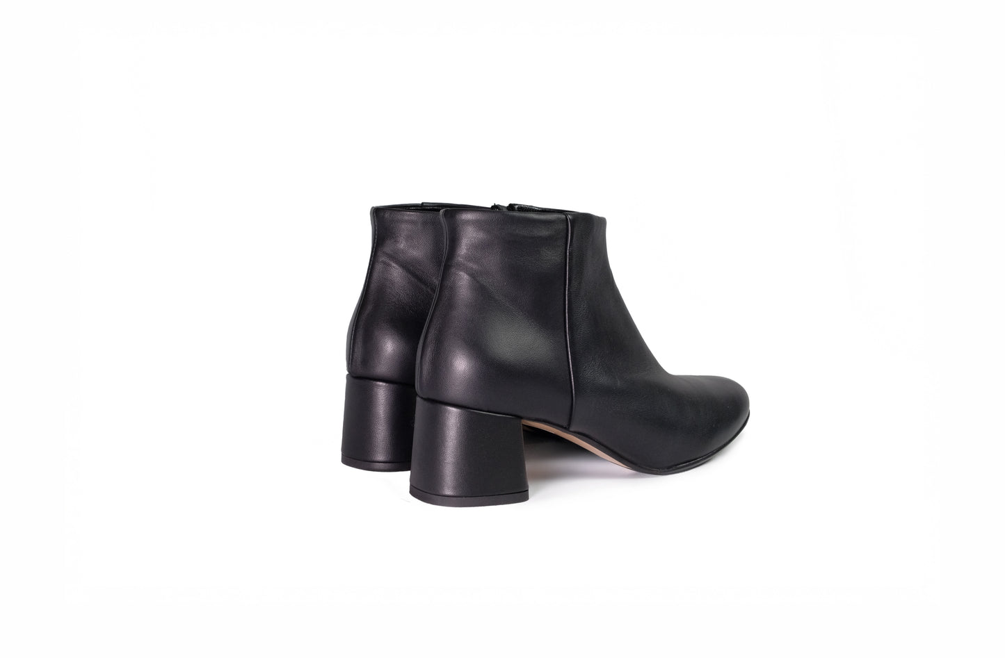 Stivaletto basso in pelle nera “Anna F.”