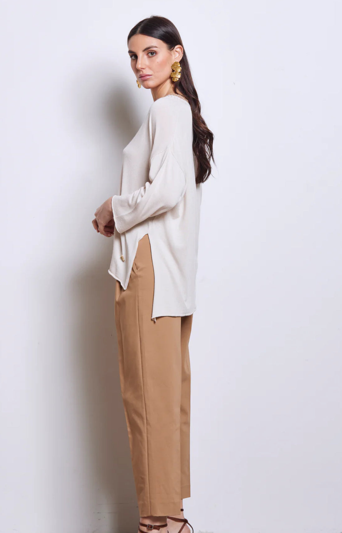 Maglia con scollo V over con dettagli in lurex “Akep”