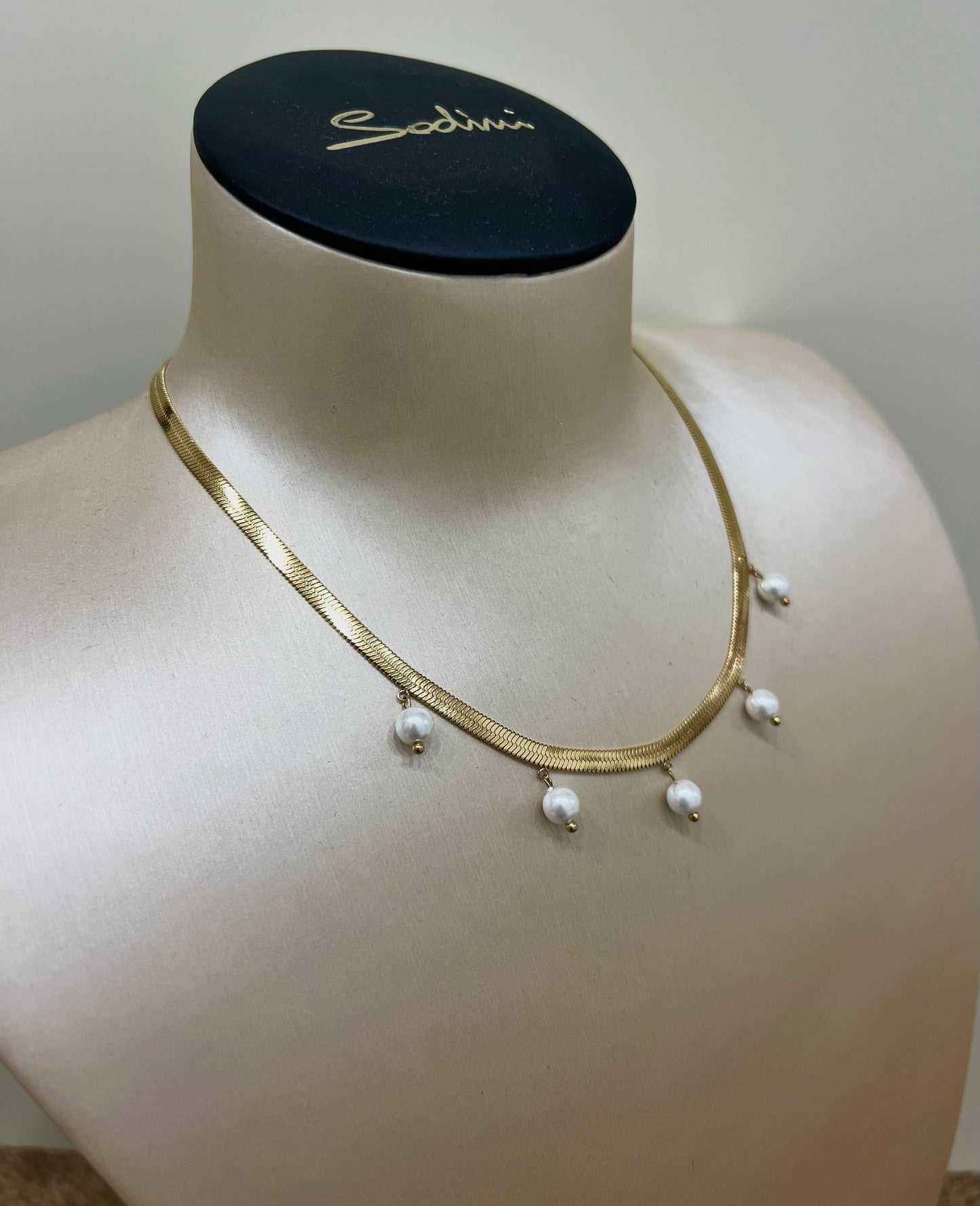 Collana corta modello moon con perline di vetro “Sodini”
