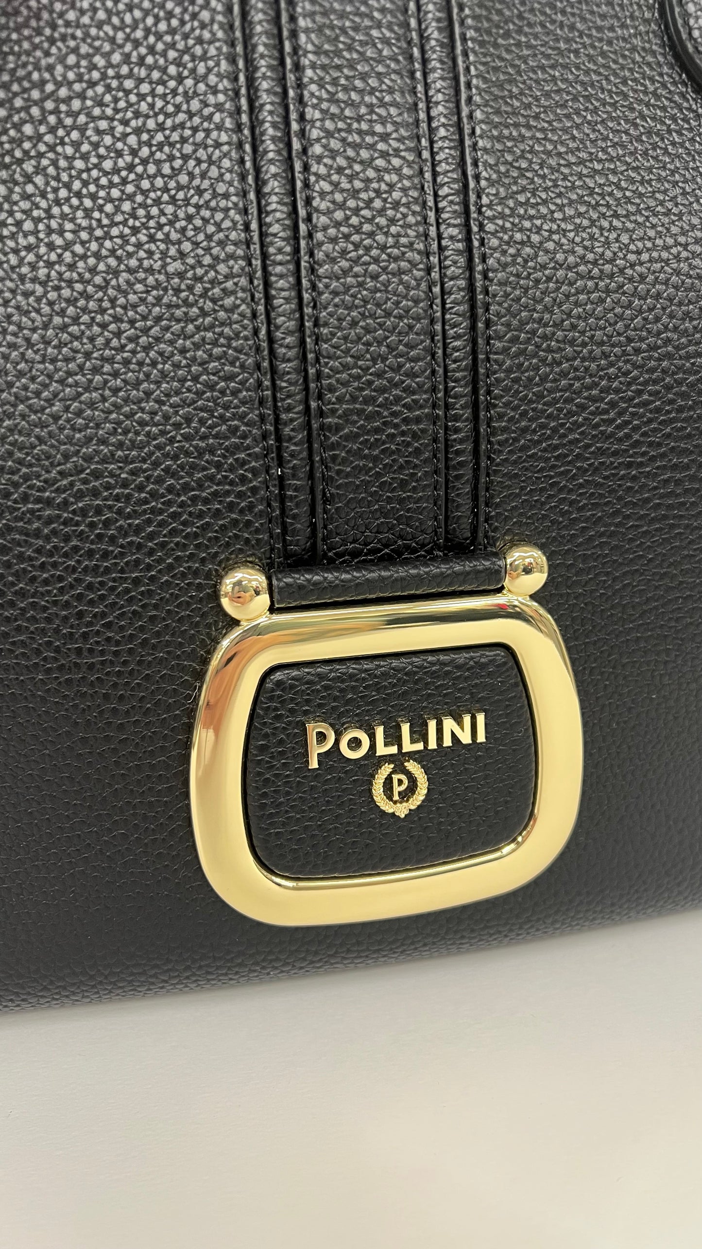Borsa con doppio manico in pelle nera “Pollini”