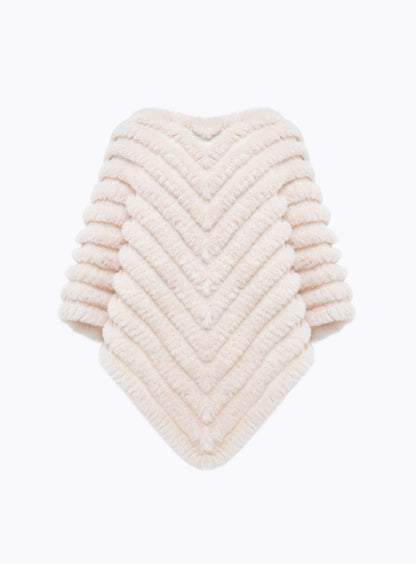 Poncho in faux fur con spilla
