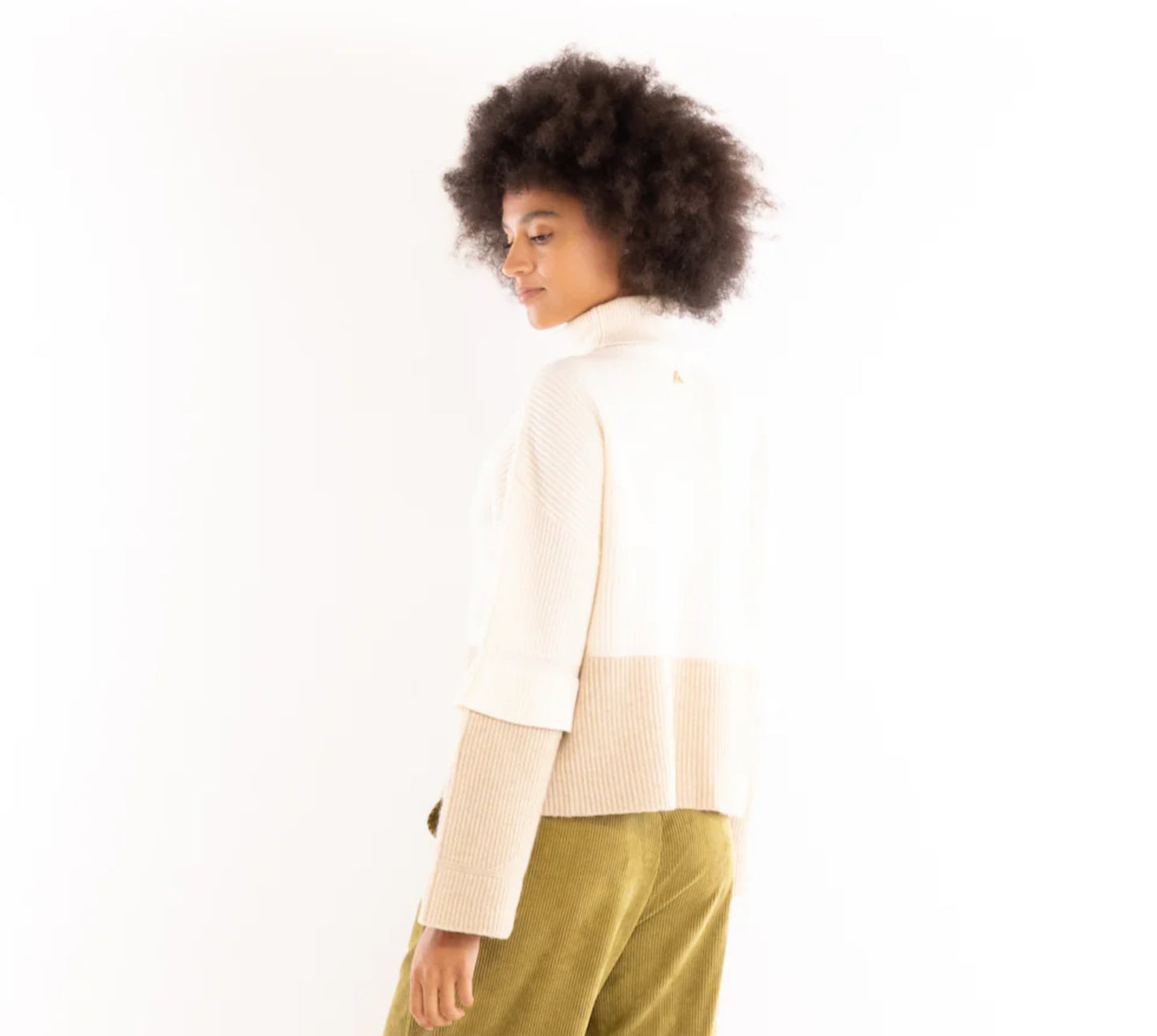 Maglione dolcevita in lana bianco e beige “Akep”