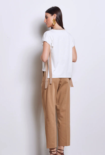 Pantalone chino a vita alta con pences “Akep”