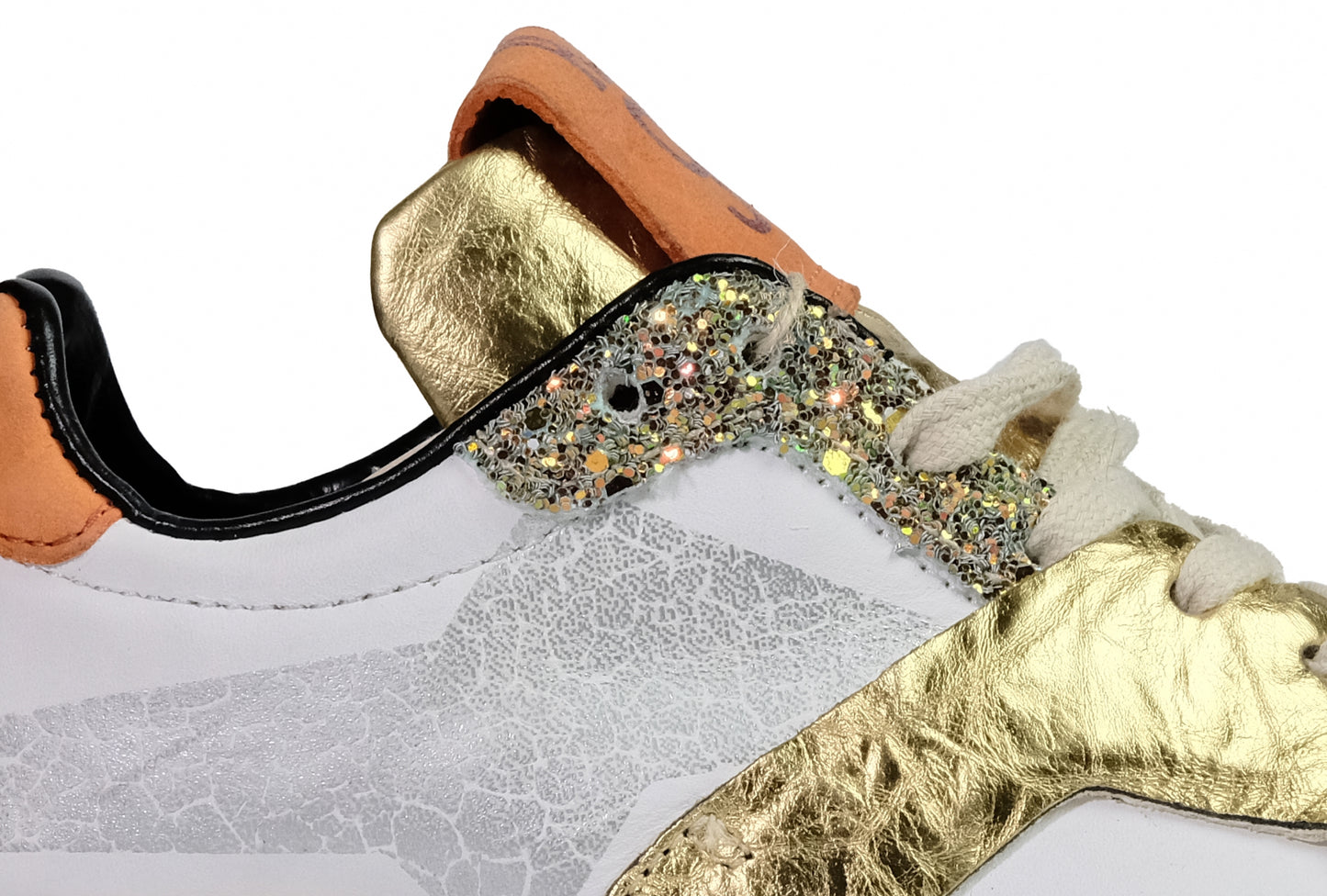 Sneakers in pelle bianca e oro “ A.S.98”