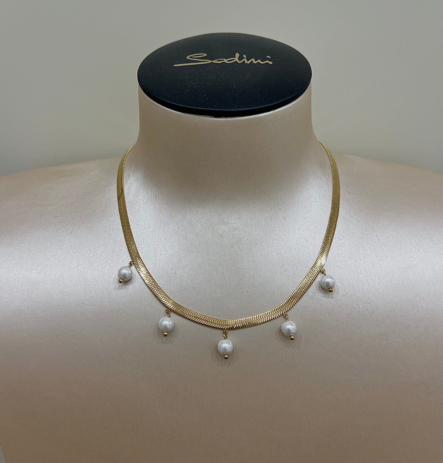 Collana corta modello moon con perline di vetro “Sodini”