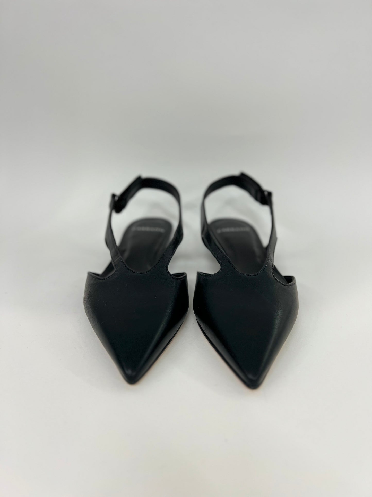 Scarpa bassa in pelle nera “Roberto Festa”
