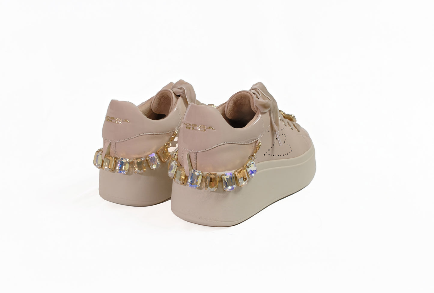 Sneakers Lily in vernice nude e accessori gioiello “Tosca Blu”