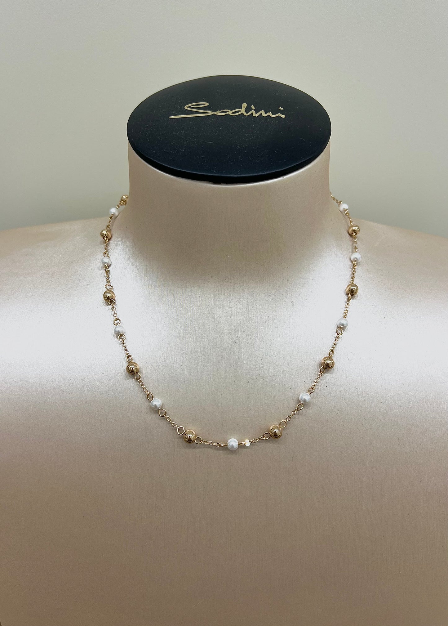 Collana modello moon con boule piccole color oro e perline “ Sodini”