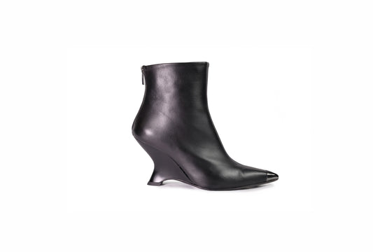 Stiletto in pelle nera con punta acciaio “Chantal”