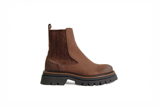 Stivaletto beatles in camoscio marrone “Les Tulipes”