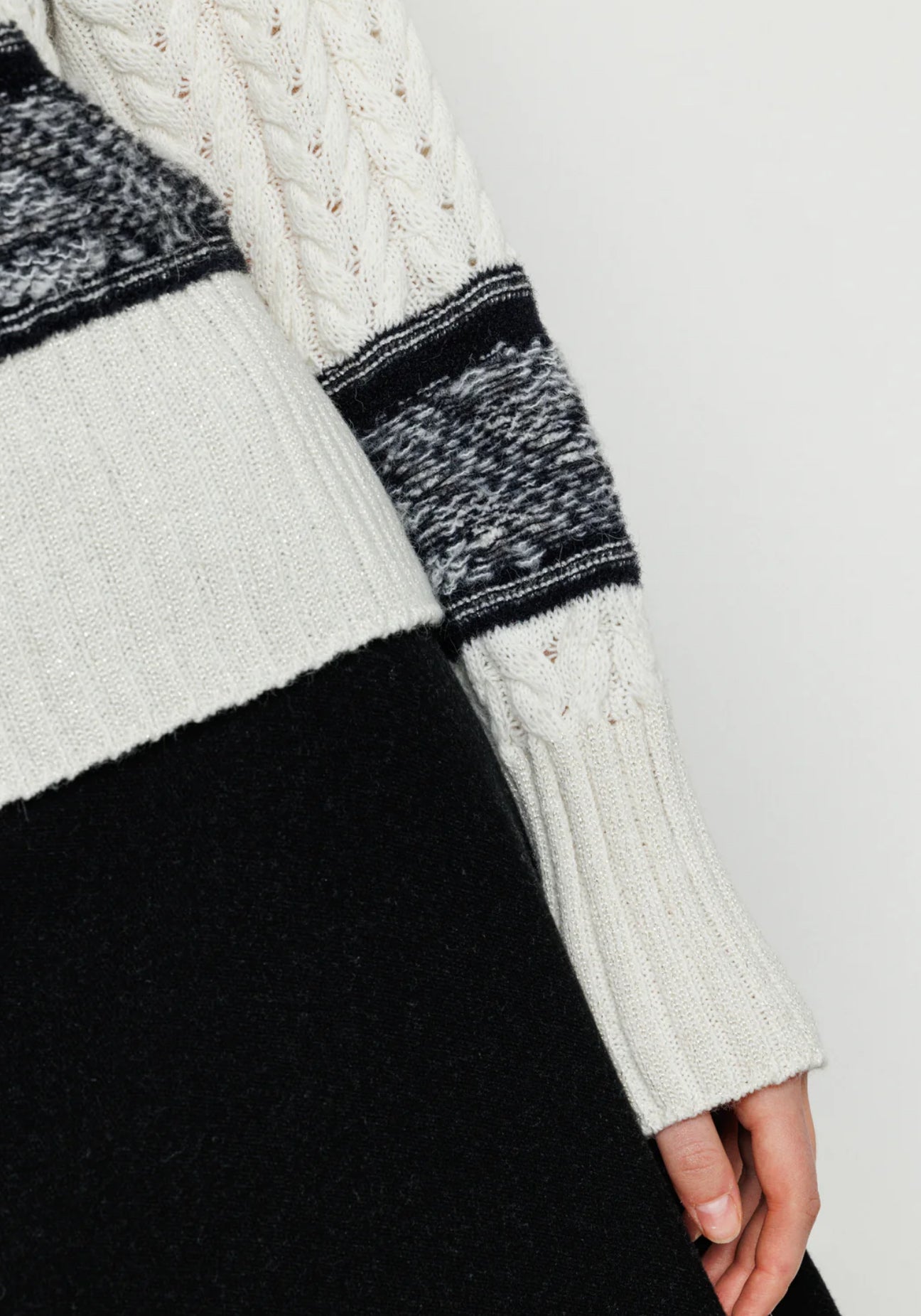 Pullover girocollo intrecciato con inserti in jacquard ”Akep”