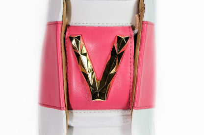 Sneakers in pelle bianca e corallo e logo in oro “Via Roma,15”