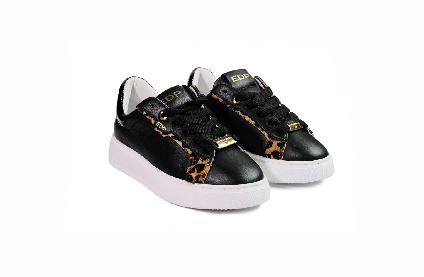 Sneakers in pelle nera con dettagli leopardati ai lati “EDP”