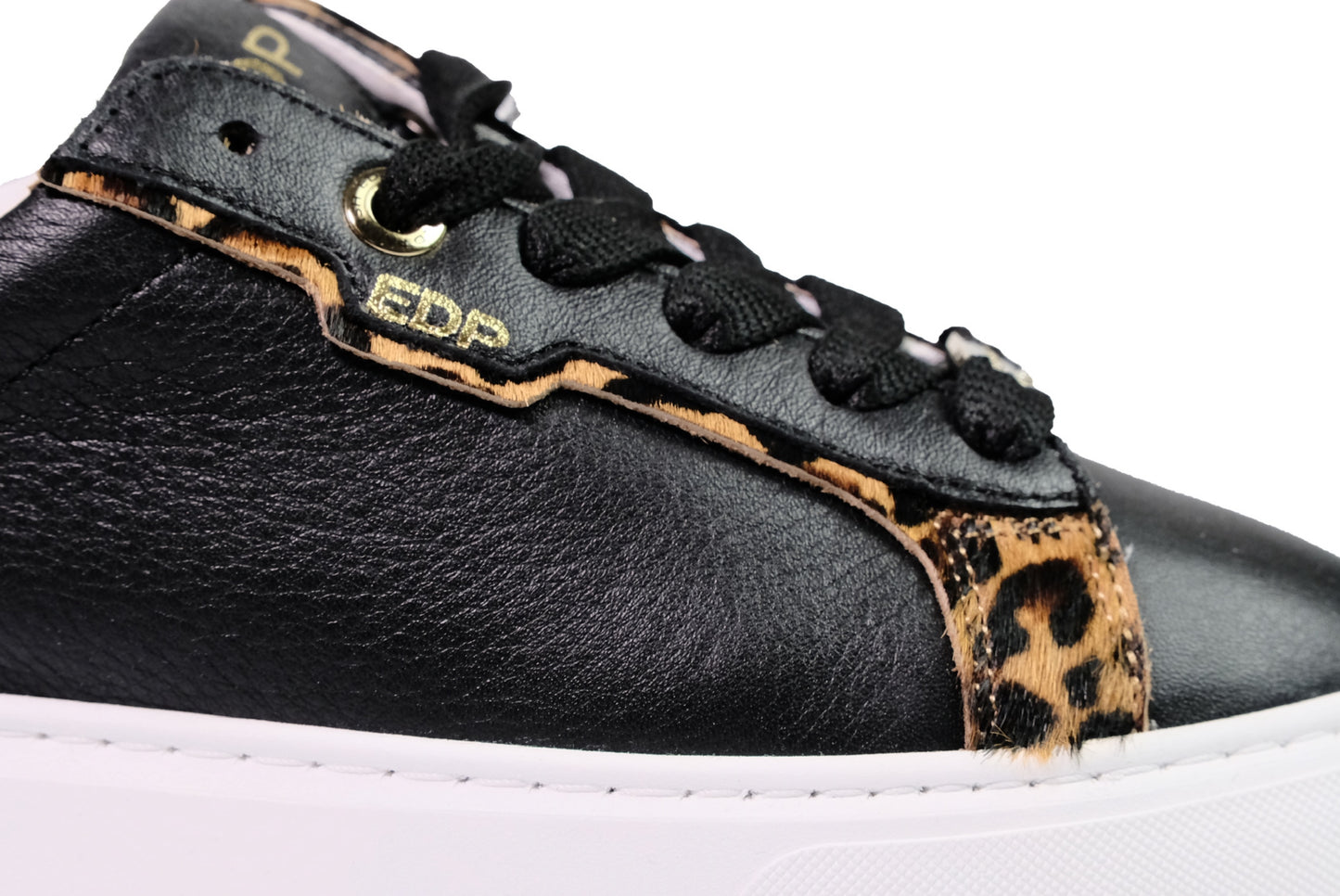 Sneakers in pelle nera con dettagli leopardati ai lati “EDP”