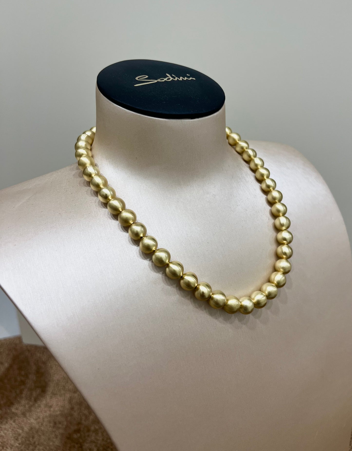 Collana corta a boule oro opaco “Sodini”