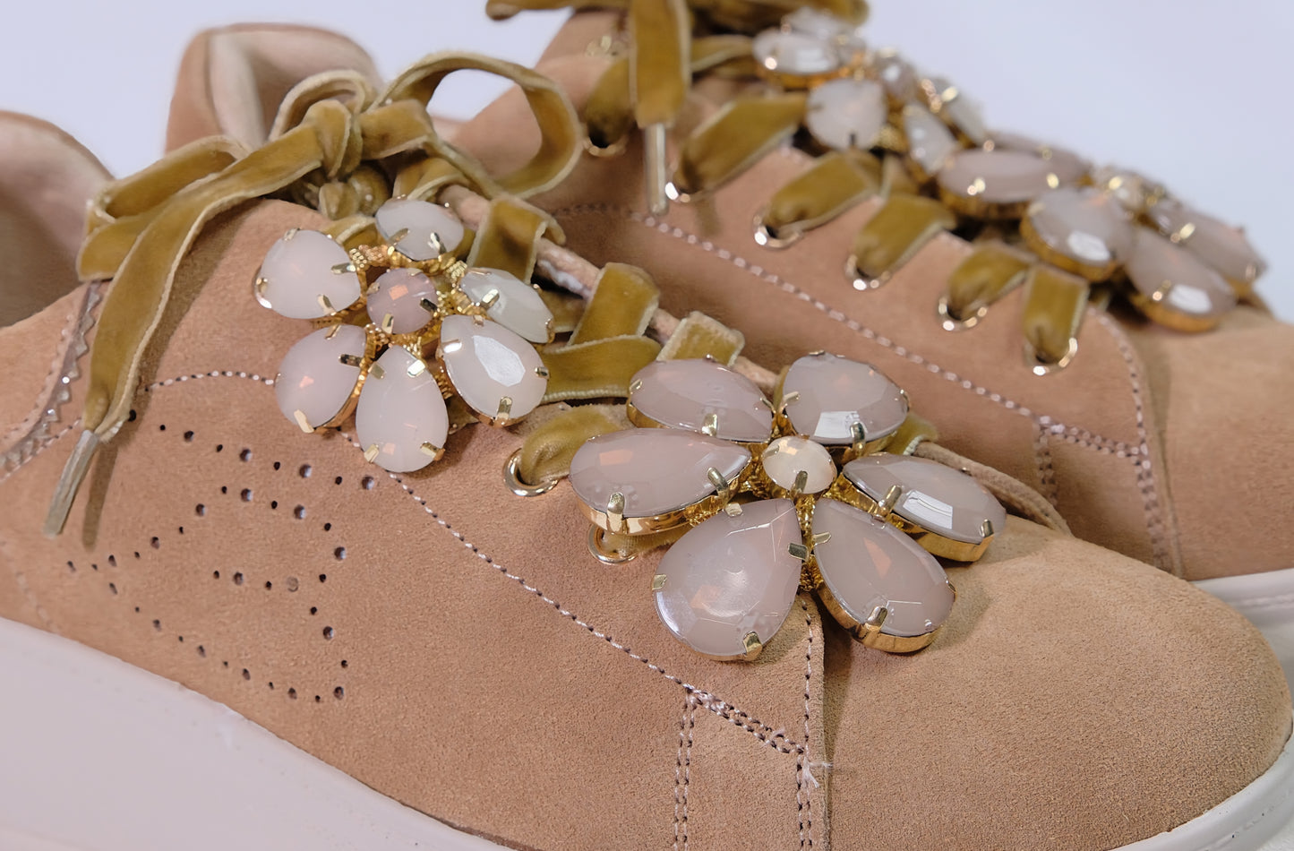 Sneakers Juliette con pietre color cuoio “Tosca Blu”