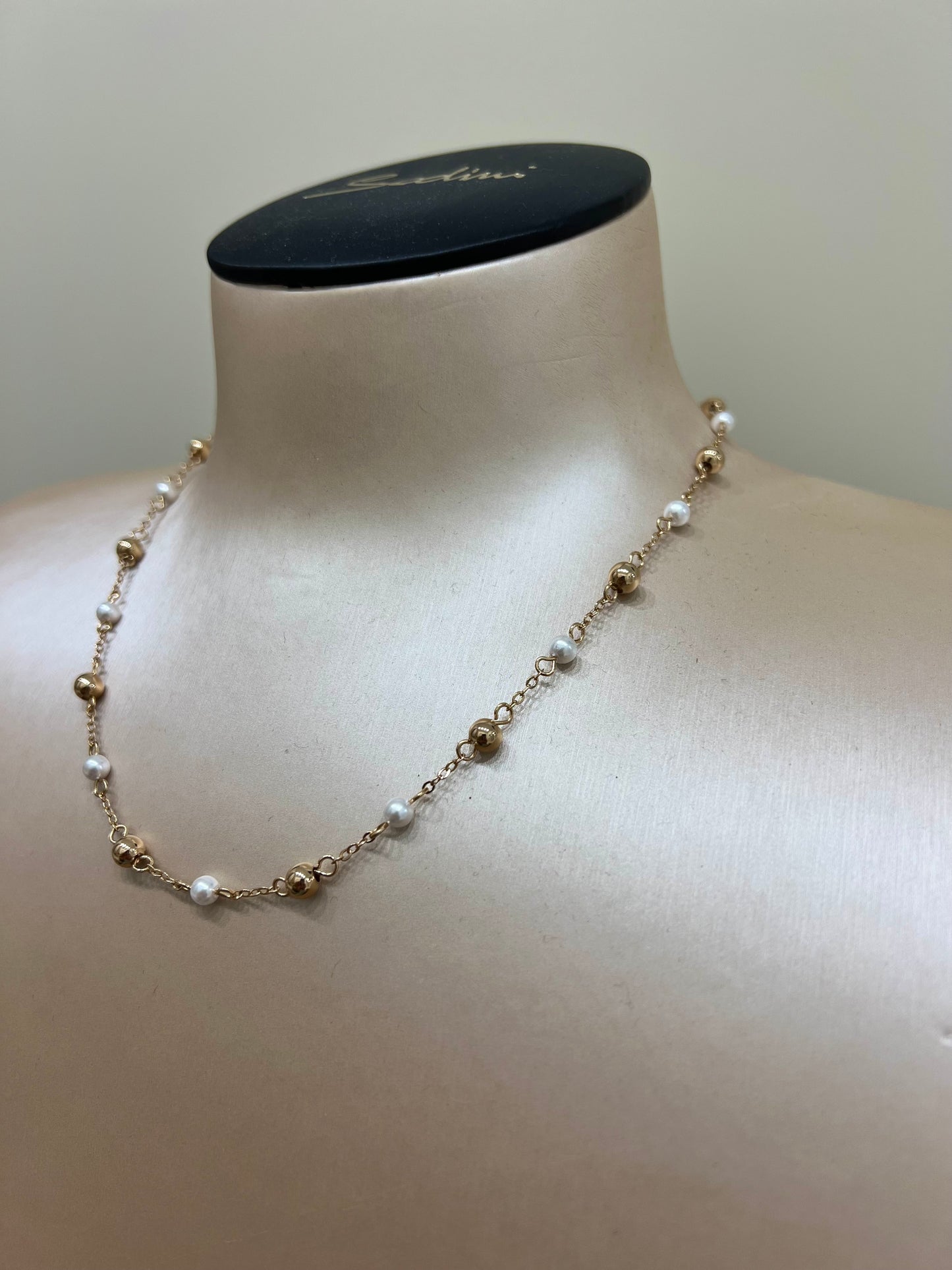 Collana modello moon con boule piccole color oro e perline “ Sodini”