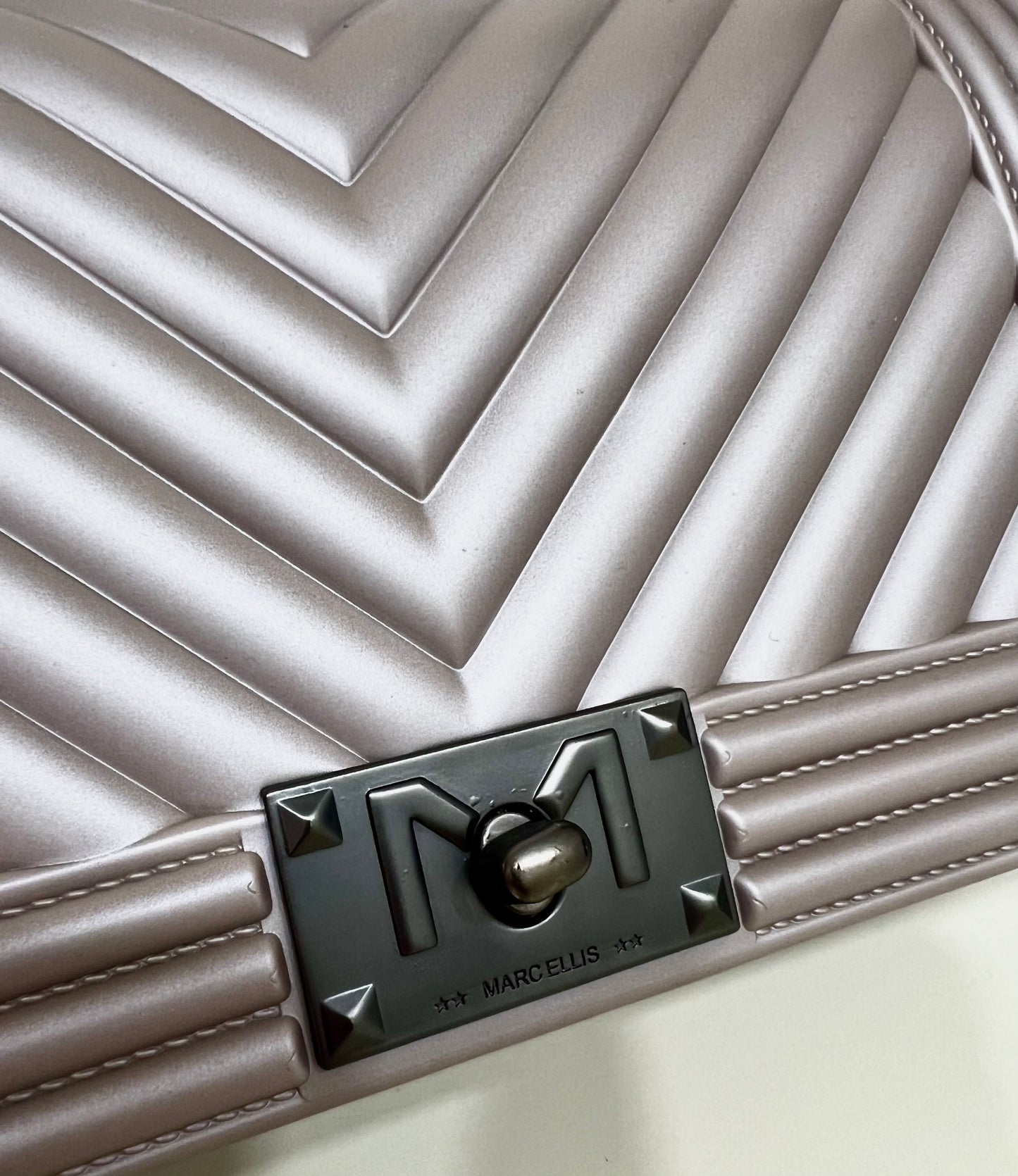 Flat-bag stone/satin “Marc Ellis”