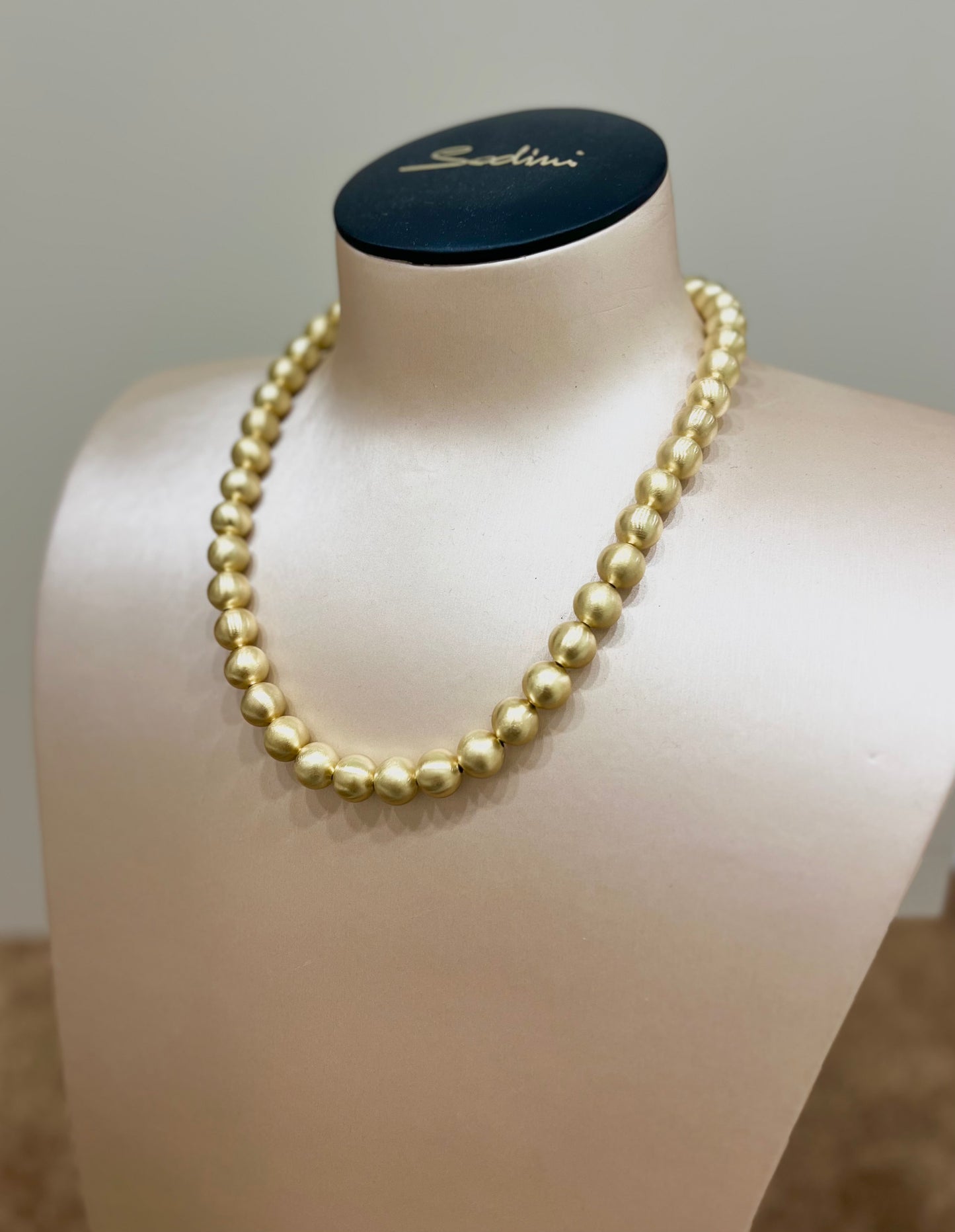 Collana corta a boule oro opaco “Sodini”