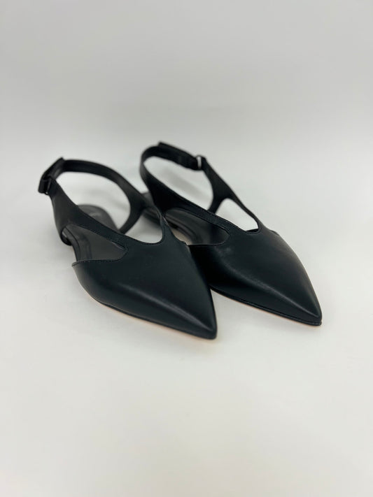 Scarpa bassa in pelle nera “Roberto Festa”