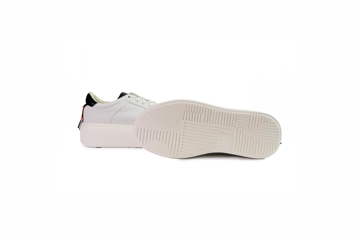 Sneakers bolla in pelle camelia e nera “Barracuda”
