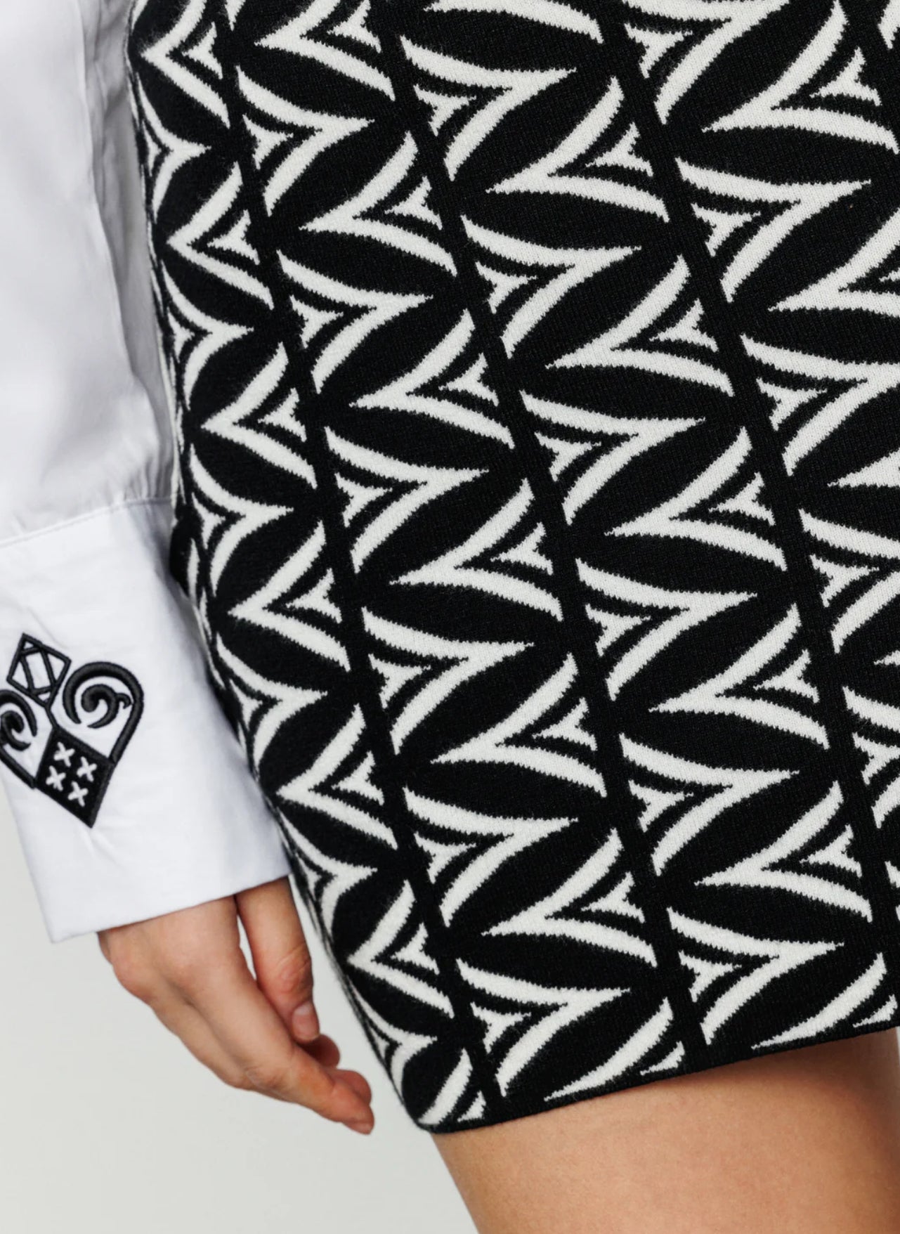 Minigonna jacquard allover logo “Akep”
