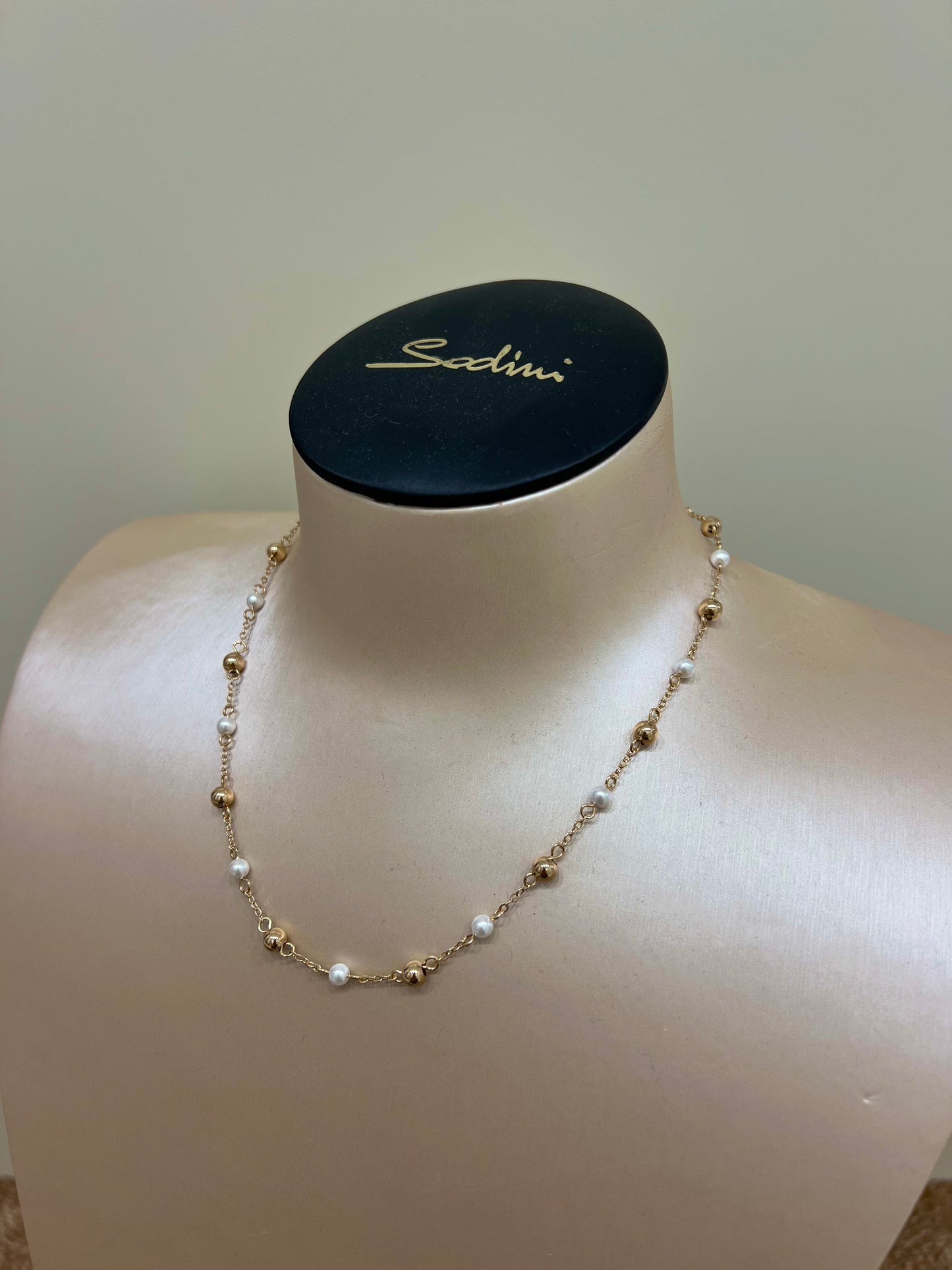 Collana modello moon con boule piccole color oro e perline “ Sodini”