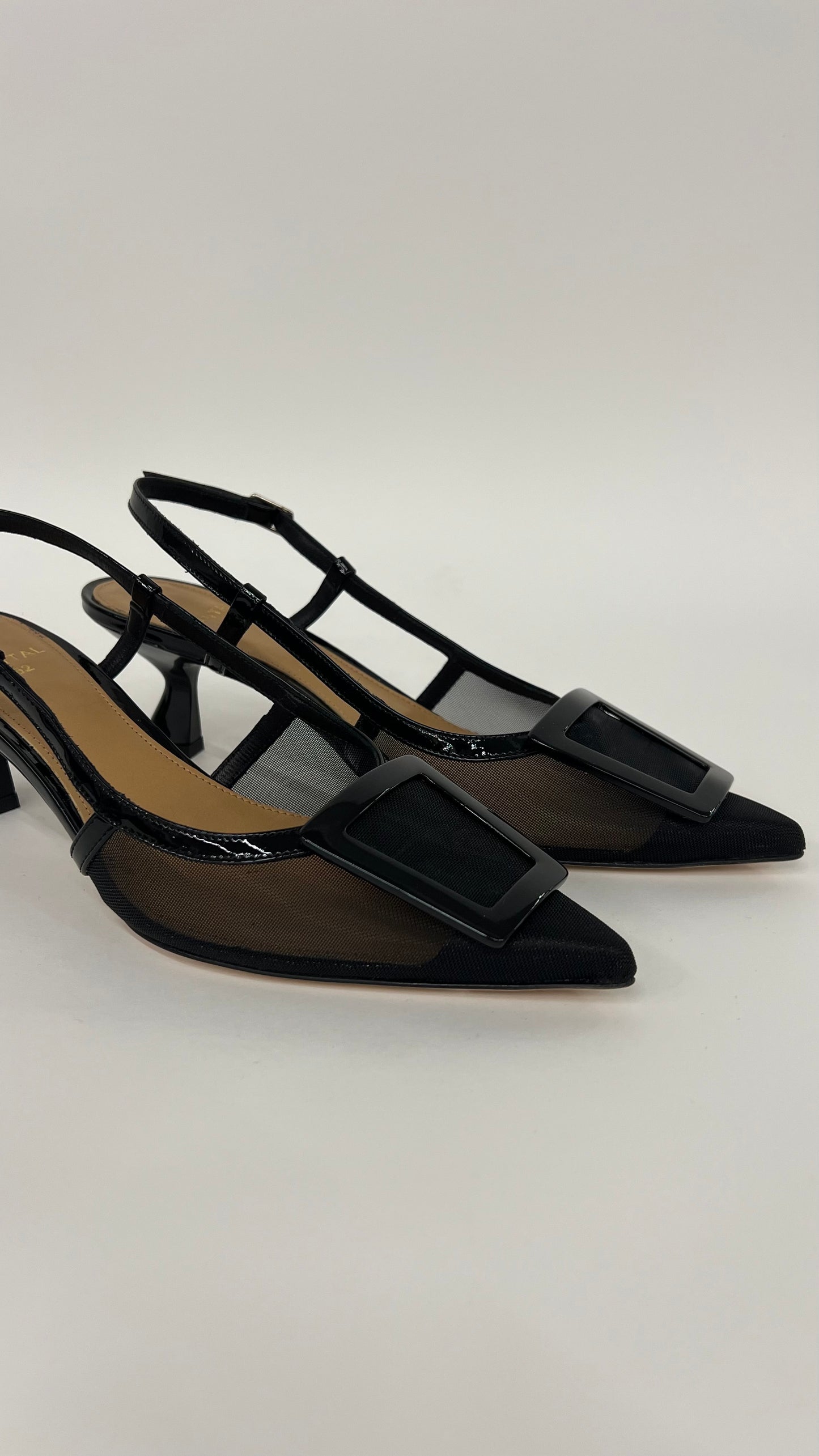 Sandalo basso in vernice nera “Chantal”