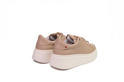 Sneakers in pelle nocciola e charms sui lacci “Gio+”