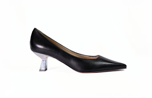Décolleté bassa in pelle nera con tacco argento “Roberto Festa”