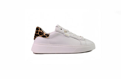 Sneakers in pelle bianca con dettagli leopardati sul retro “EDP”