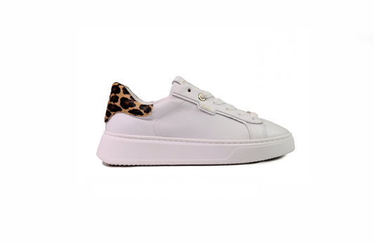 Sneakers in pelle bianca con dettagli leopardati sul retro “EDP”