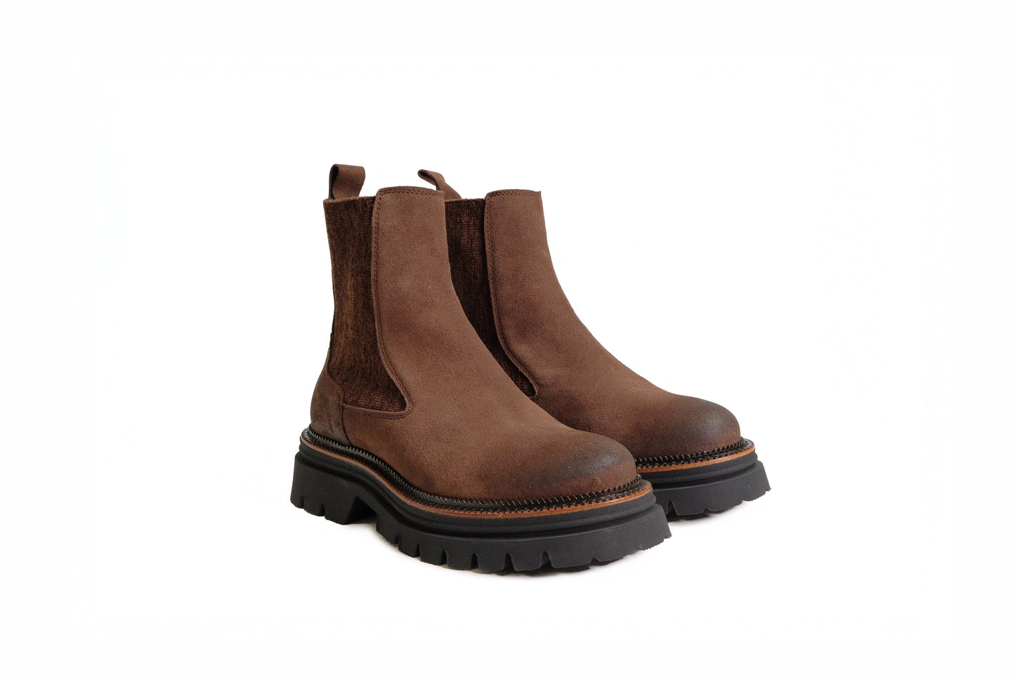Stivaletto beatles in camoscio marrone “Les Tulipes”