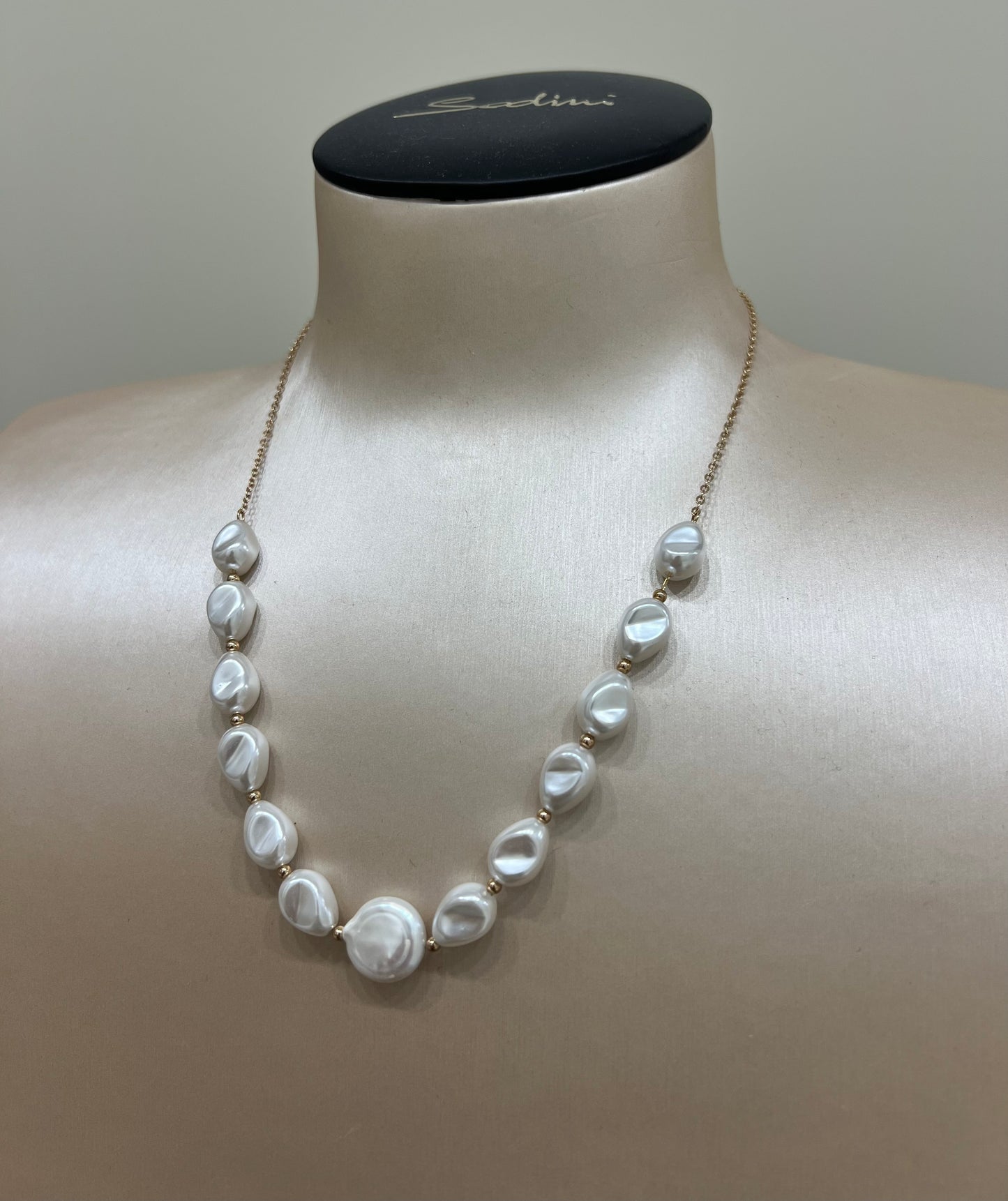Collana modello moon con tela d’acqua dolce e perline “Sodini”