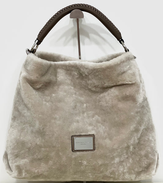 Borsa a spalla in montone grigio chiaro “Roberto Festa”