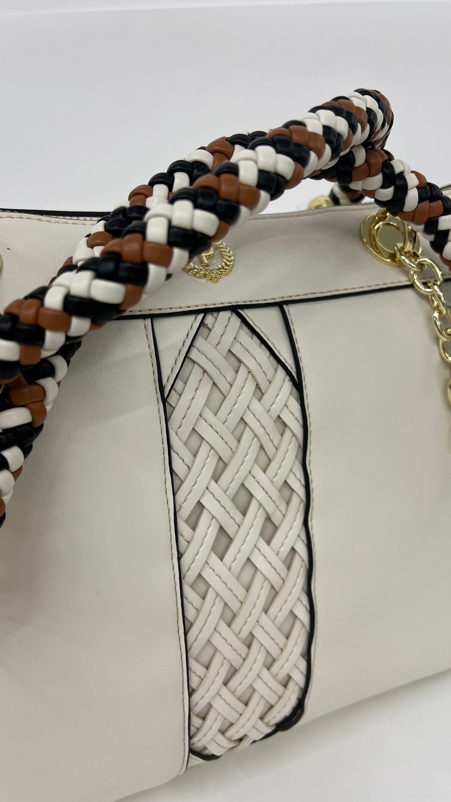Borsa a spalla in pelle panna con manico in pelle intrecciata “Pollini”