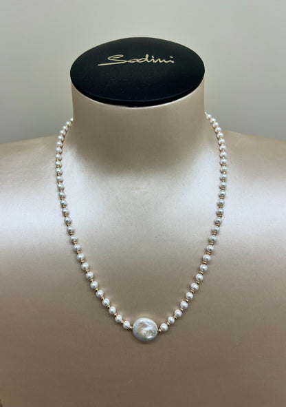 Collana modello moon con perla d’acqua dolce e perline in vetro “Sodini”