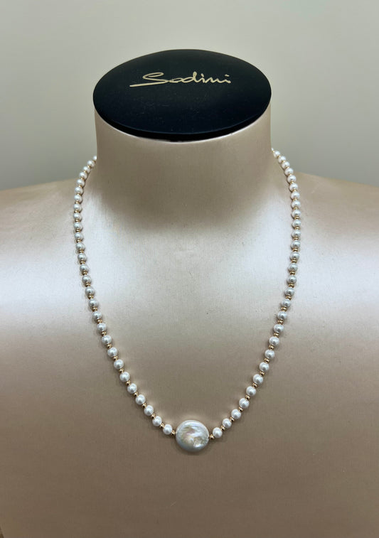 Collana modello moon con perla d’acqua dolce e perline in vetro “Sodini”