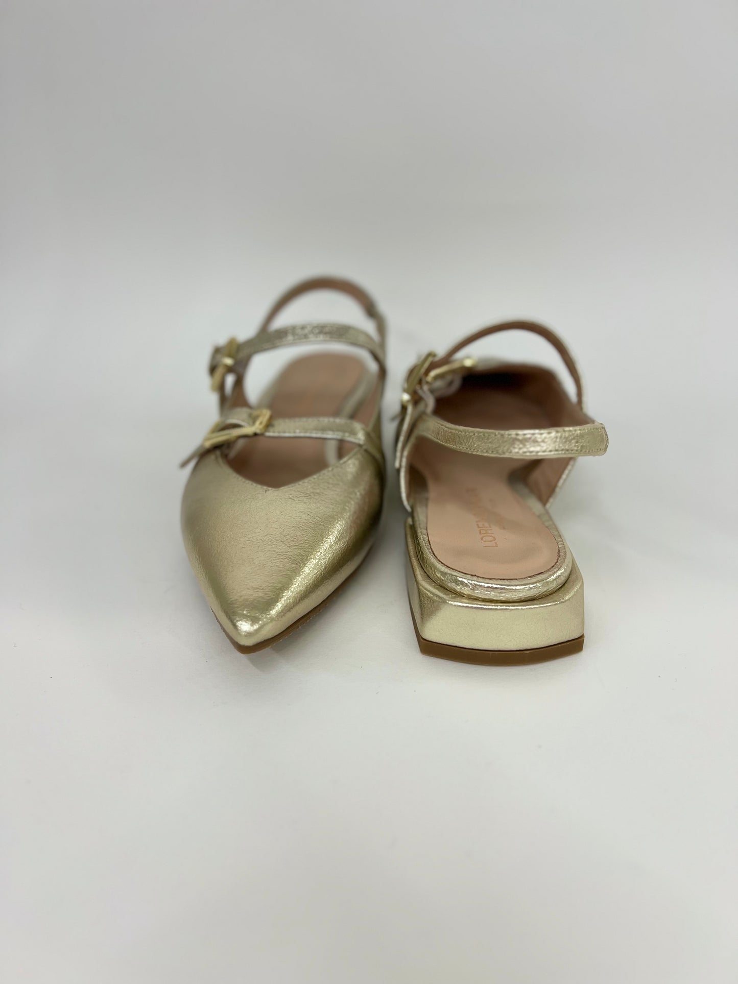 Scarpa bassa aperta dietro laminata platino “Lorenzo Mari”