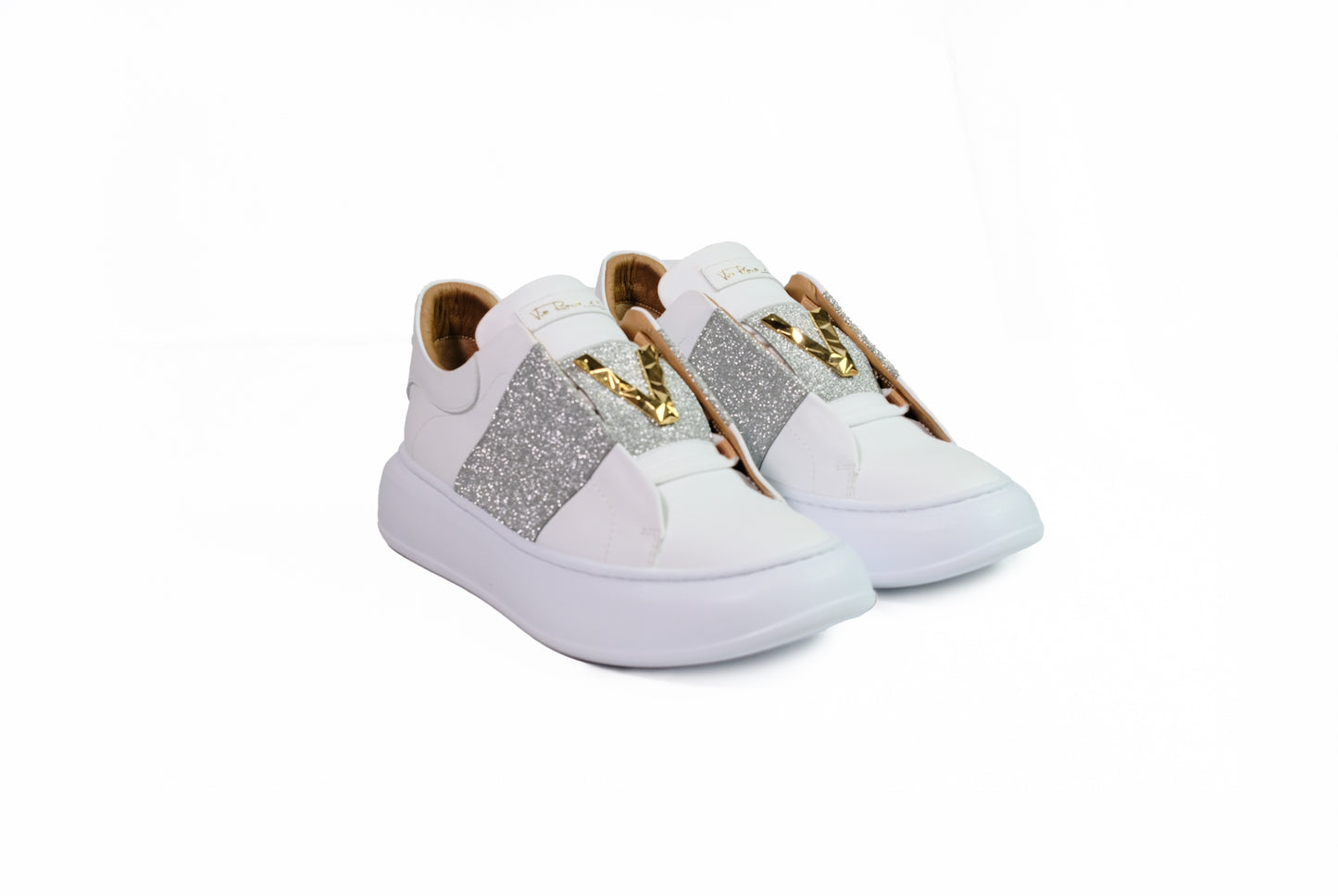 Sneakers in pelle bianca e argento e logo dorato “Via Roma, 15”