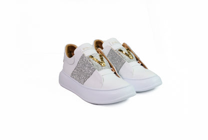 Sneakers in pelle bianca e argento e logo dorato “Via Roma, 15”