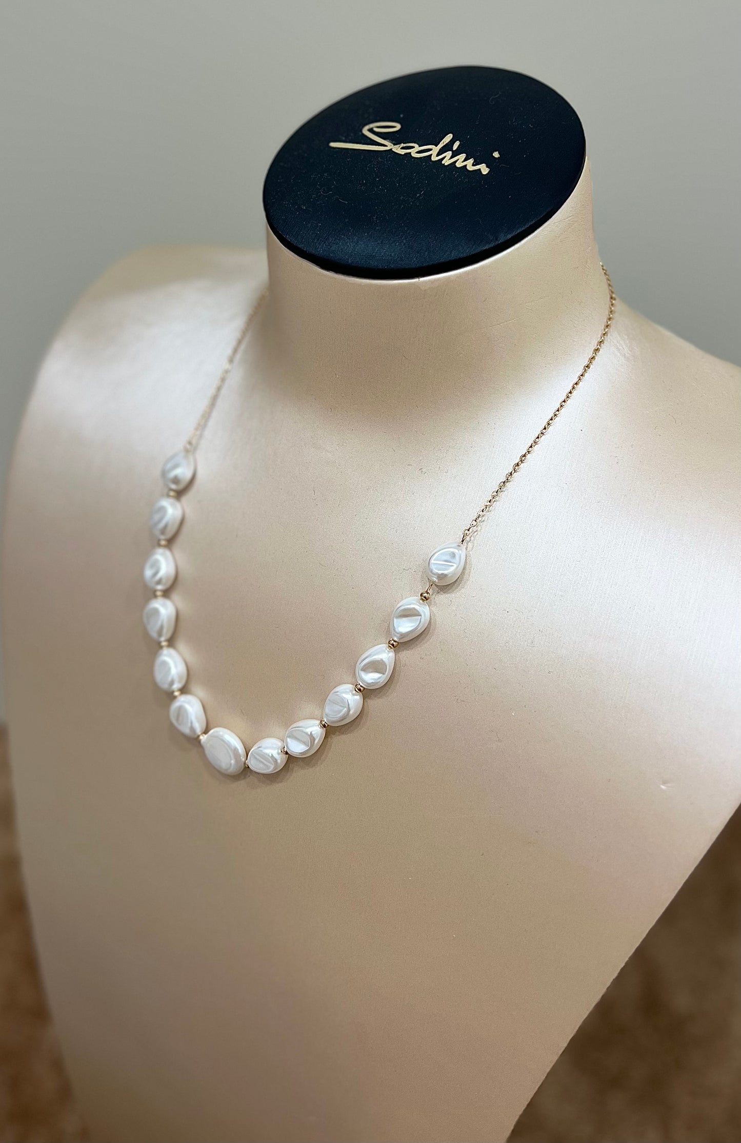 Collana modello moon con tela d’acqua dolce e perline “Sodini”