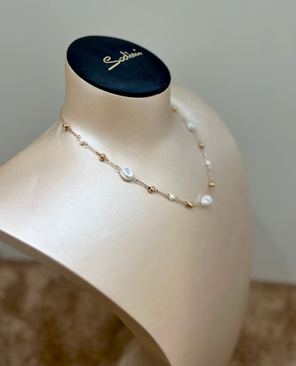 Collana modello moon con perla in vetro e perline color oro “Sodini”