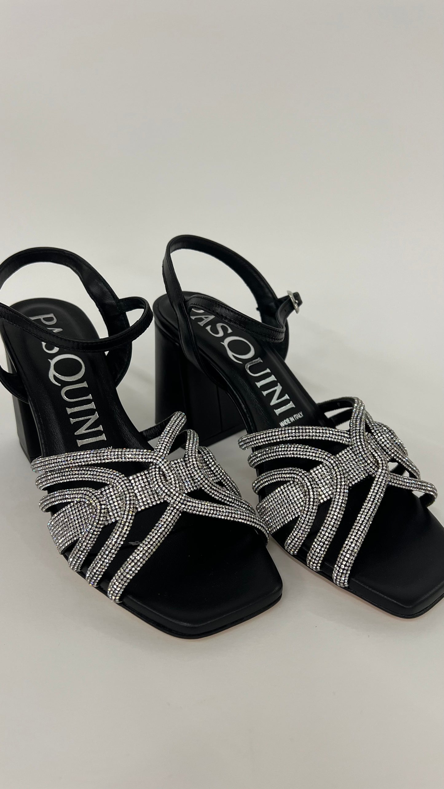 Sandali in nappa nero e strass “Pasquini”