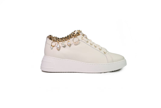 Sneakers in nappa crema con accessorio gioiello alla caviglia “Stokton”