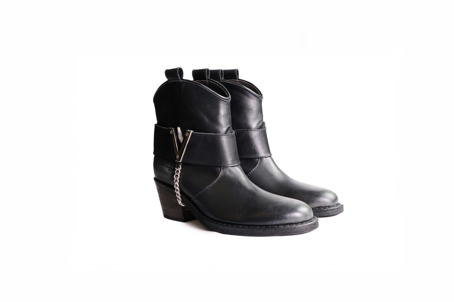 Stivaletto basso tipo texano in pelle nera “Via Roma, 15”