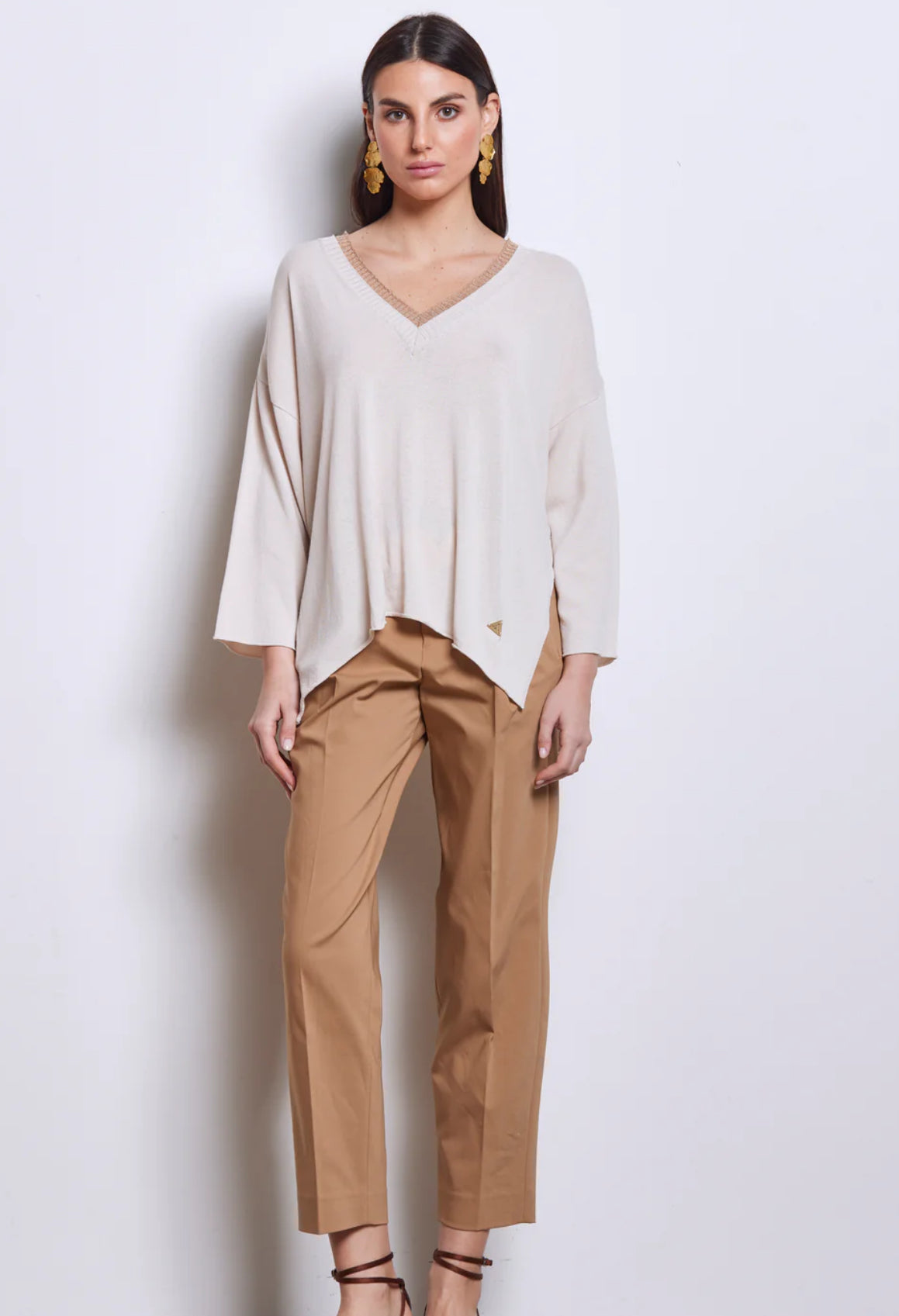 Pantalone chino a vita alta con pences “Akep”