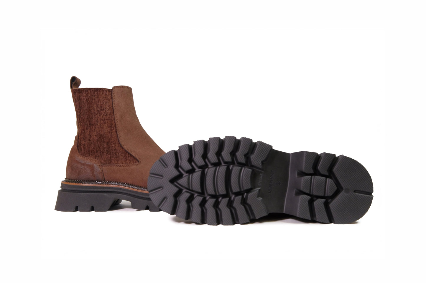 Stivaletto beatles in camoscio marrone “Les Tulipes”